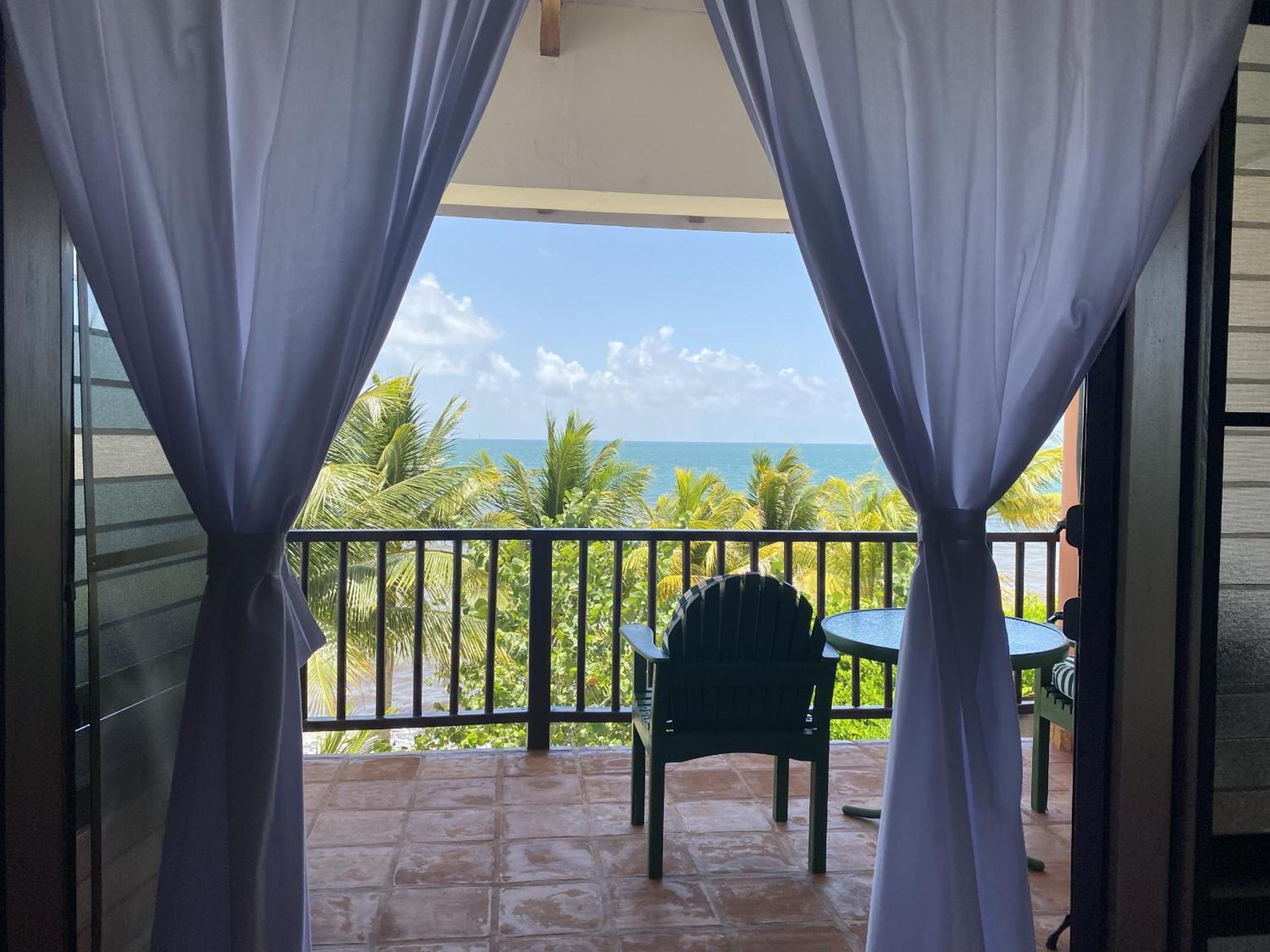 Tranquility Beach Suites Placencia Værelse billede